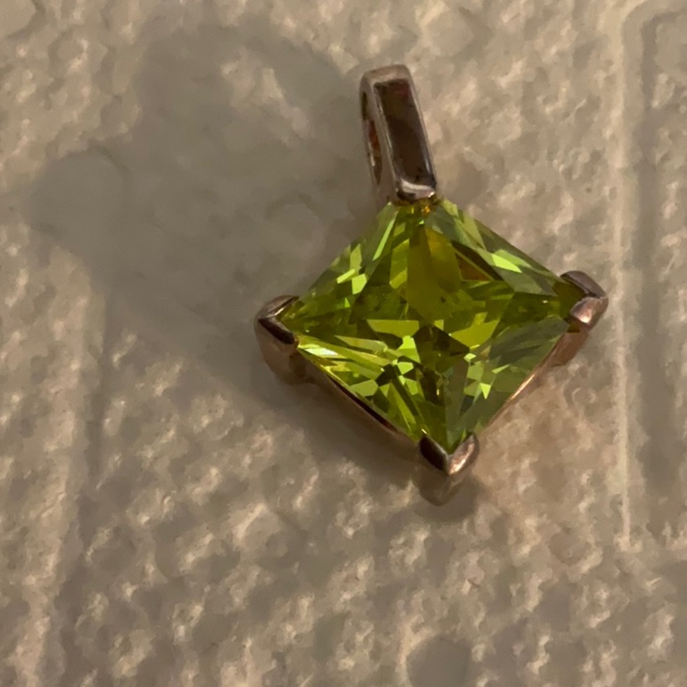 Vibrant peridot precious gemstone pendant and never worn excellent condition.
